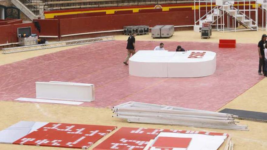 Preparativos ayer en la plaza de toros de Valencia.