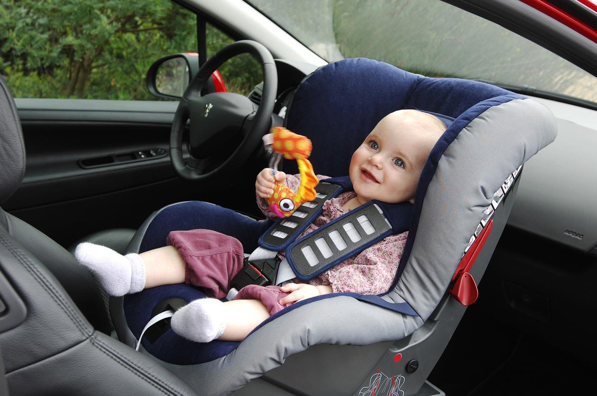 Consells perquè el teu fill viatgi segur al cotxe aquest estiu