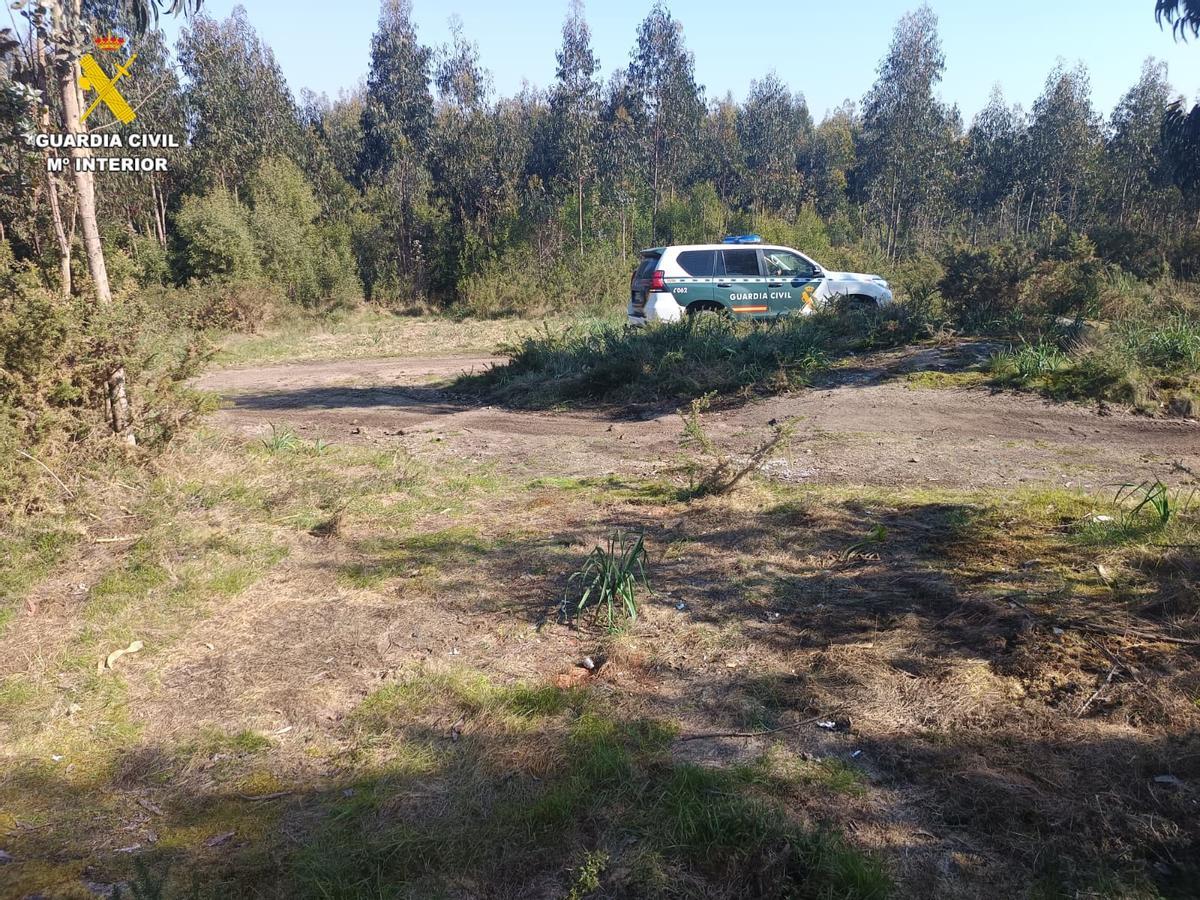 Un vecino de Culleredo ha sido denunciado por abandonar residuos domésticos y restos de una obra en los montes de A Zapateira.