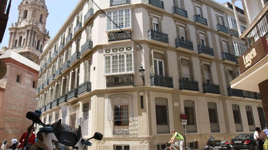 El centro sanitario está ubicado entre las calles San Agustín y Duque de la Victoria.