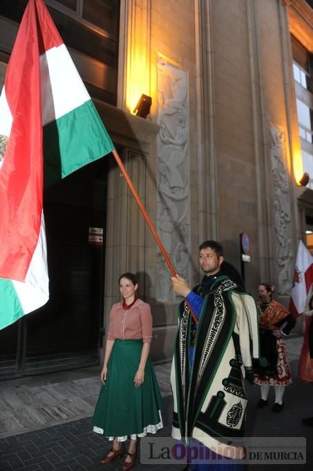 La Antorcha de la Amistad y el Moneo brillan en colores con motivo de este Festival Internacional de Folclore