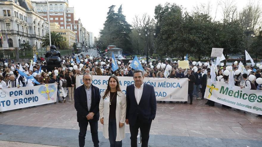 El Principado convoca con urgencia a los sindicatos para sofocar el incendio de la sanidad