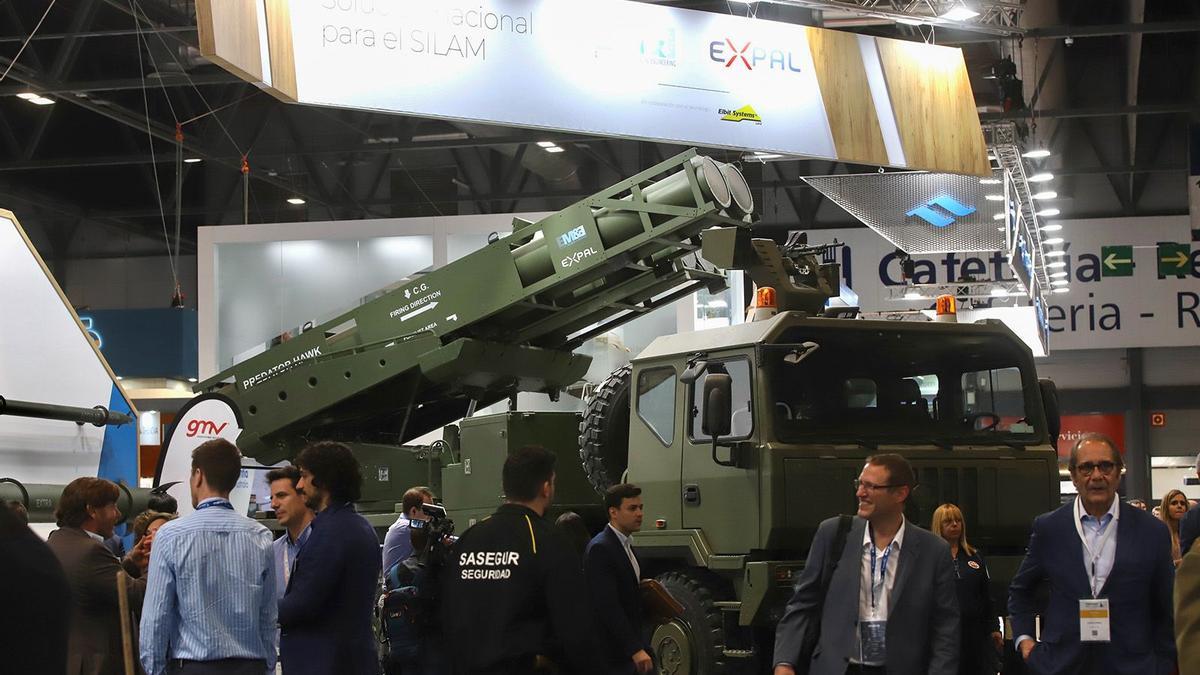 Silam, el lanzacohetes que fabricarán Escribano y Expal, en la Feria de Defensa Feindef 2023.