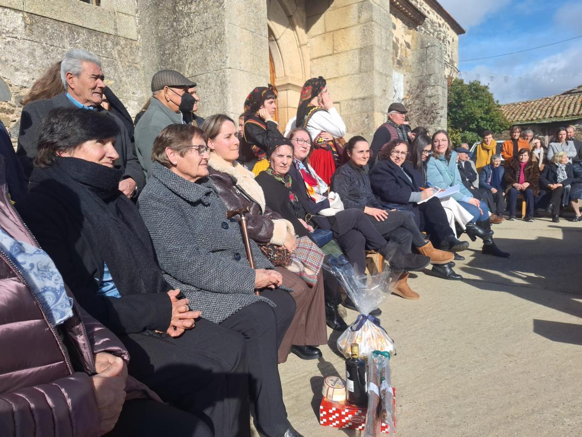 Veneración a San Antonio a la antigua usanza en Domez