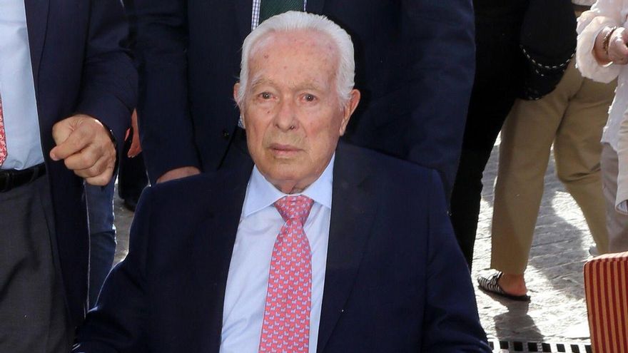 Curro Romero se recupera de un proceso infeccioso en el Hospital Macarena