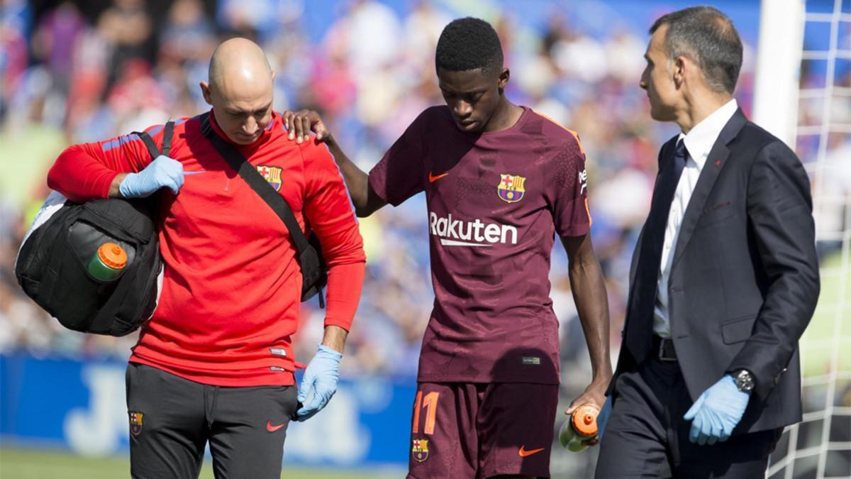 Ousmane Dembélé abandona el terreno de juego durante el Getafe-FC Barcelona