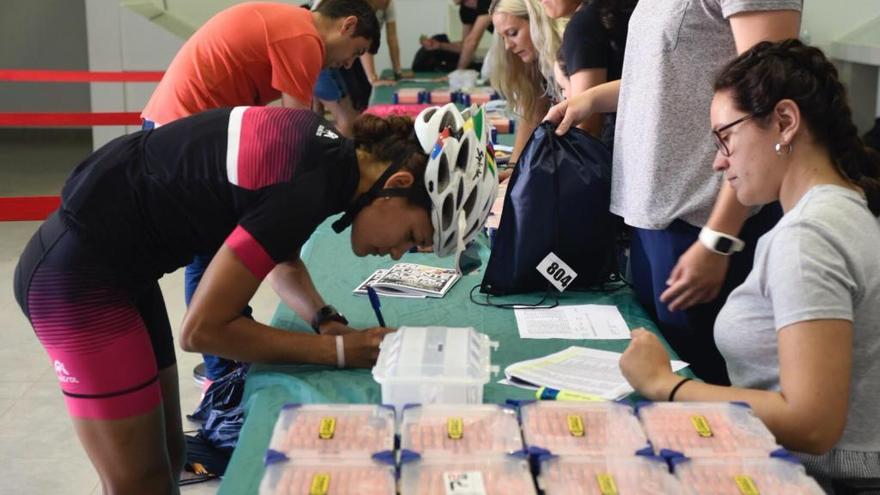 El Triatlón de Fuente Álamo celebra sus 29 años con un millar de participantes