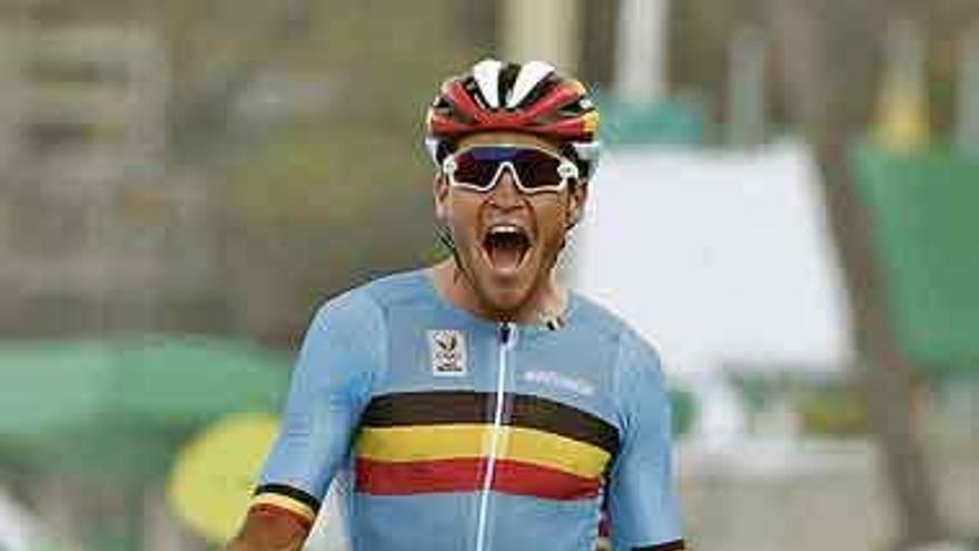 Van Avermaet celebra su triunfo.