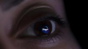 El logo de Disney plus en el ojo de un espectador, en una fotografía de archivo. EFE/EPA/IAN LANGSDON