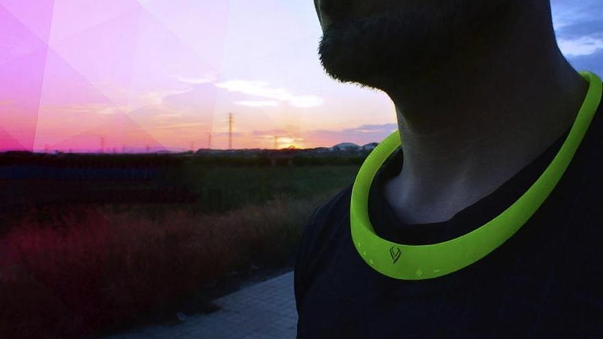 Un collar inteligente revoluciona el escuchar música mientras se hace deporte