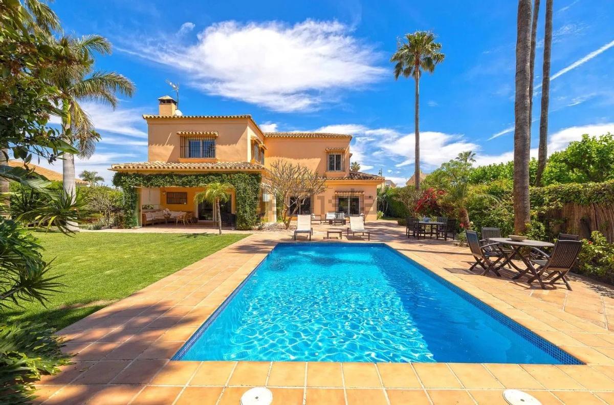 Casa en venta en la provincia de Málaga por 1,9 millones anunciada en Idealista