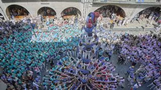 Castells de gamma extra a la plaça del Vi de Girona per celebrar els 30 anys dels Marrecs de Salt