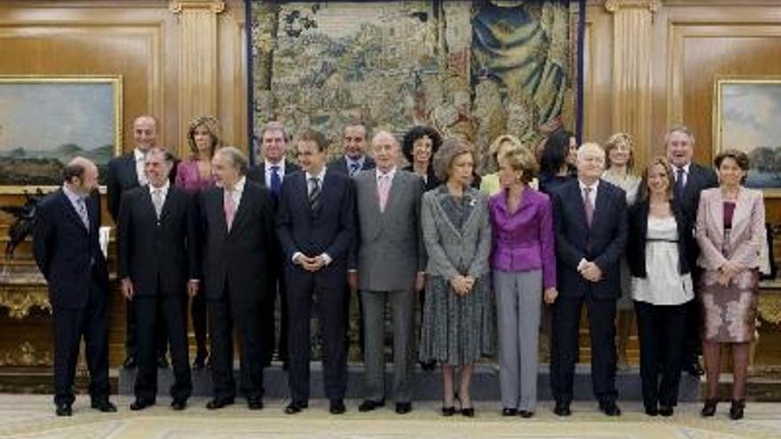 Los 17 ministros del nuevo Gobierno prometen sus cargos ante el Rey -  Levante-EMV