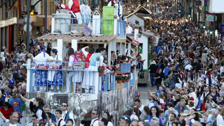 Miles de personas acuden a Murcia para disfrutar del desfile del Bando de la Huerta.