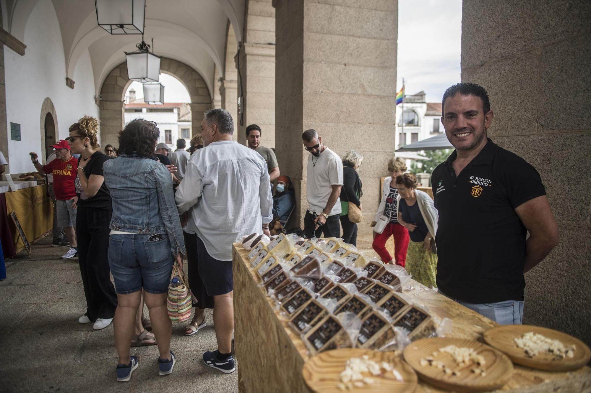 Las imágenes del biomercado este domingo en Cáceres