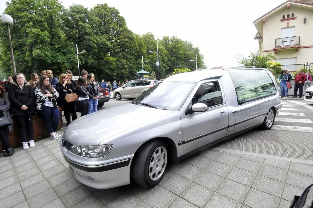 Funeral en Laviana por Marta Pérez, la joven de 17 años fallecida en accidente de tráfico.