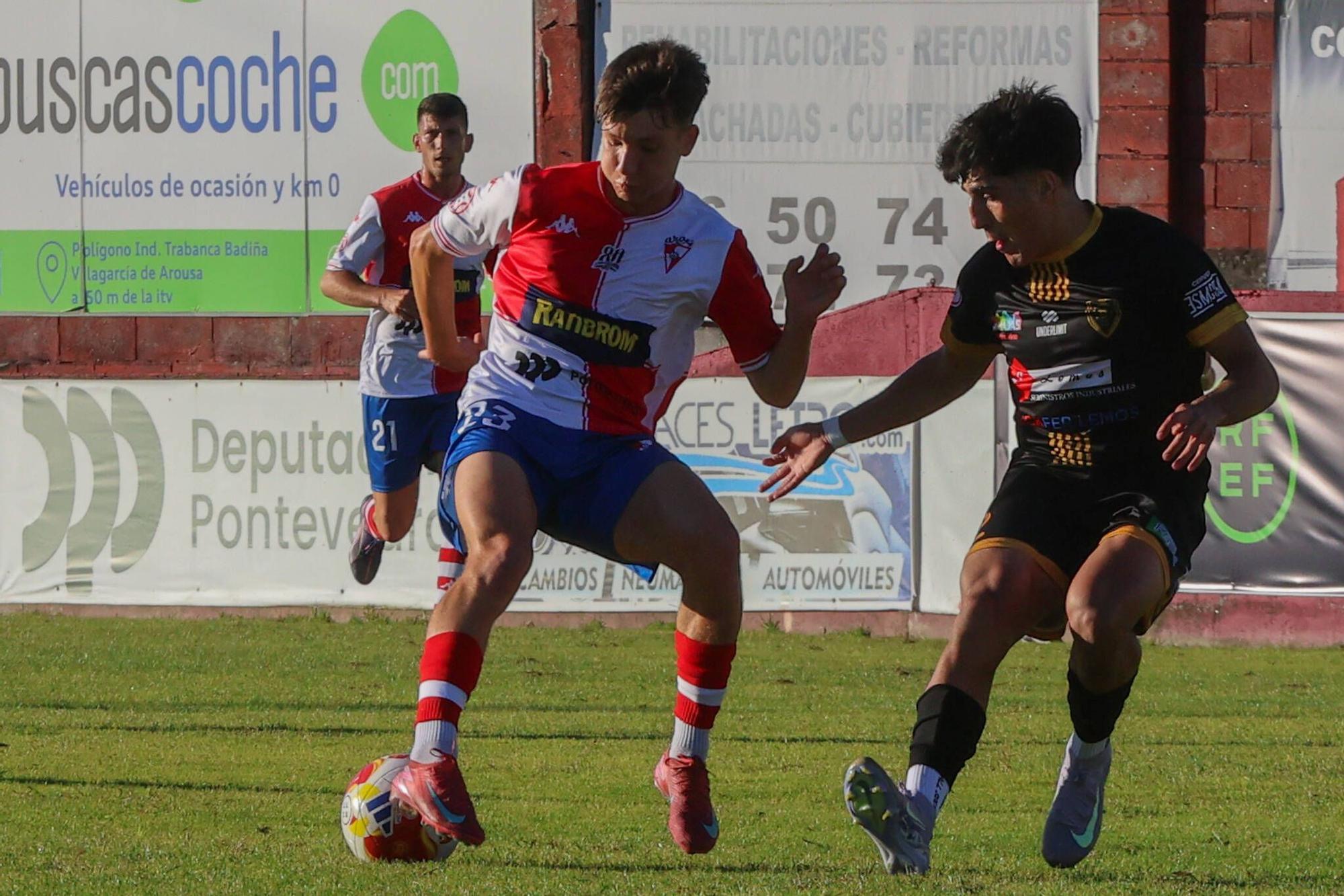 Las imágenes de la contundente victoria del Arosa al Barbadás (3-0)