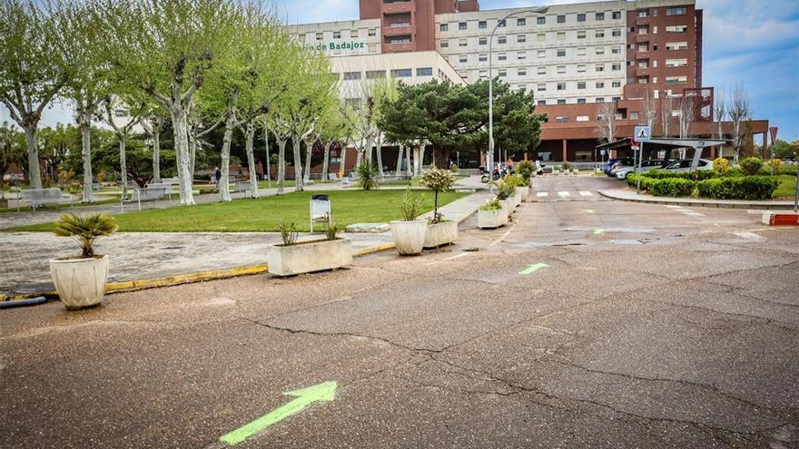 Un motorista de 32 años resulta herido grave al chocar con un coche en Badajoz