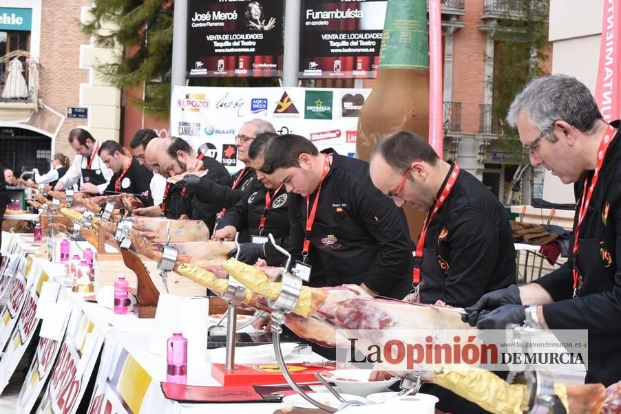 Corte solidario de jamón contra el cáncer