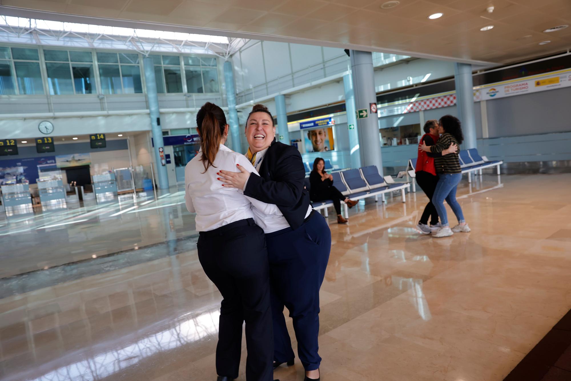 El Día de la Poesía en la comarca de Avilés: flashmob en el Aerpuerto, exposiciones y recitales