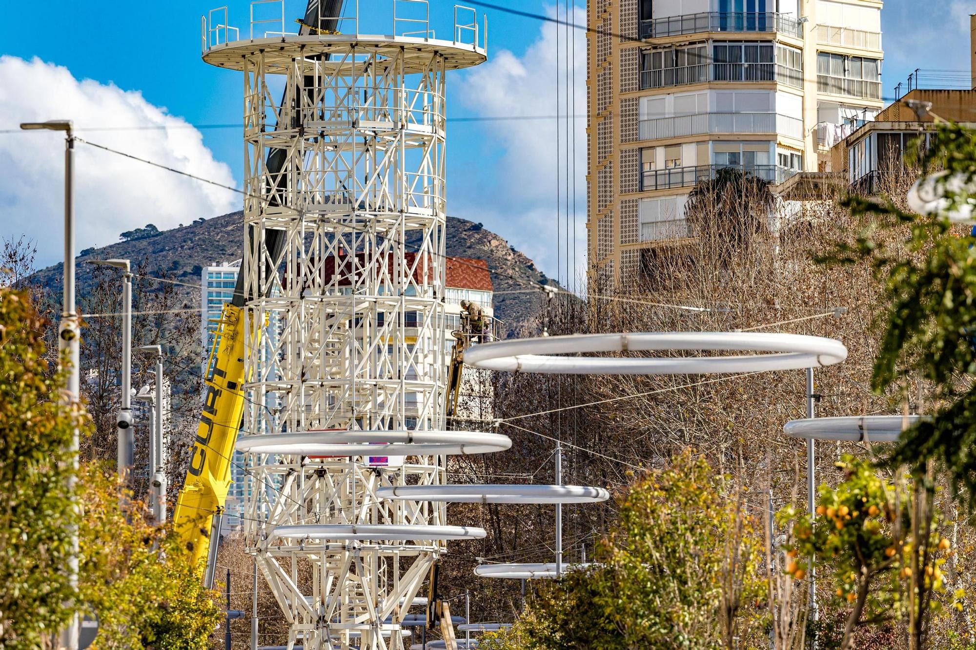 Las maquinarias y operarios han trabajado en colocar las últimas piezas de la estructura principal.