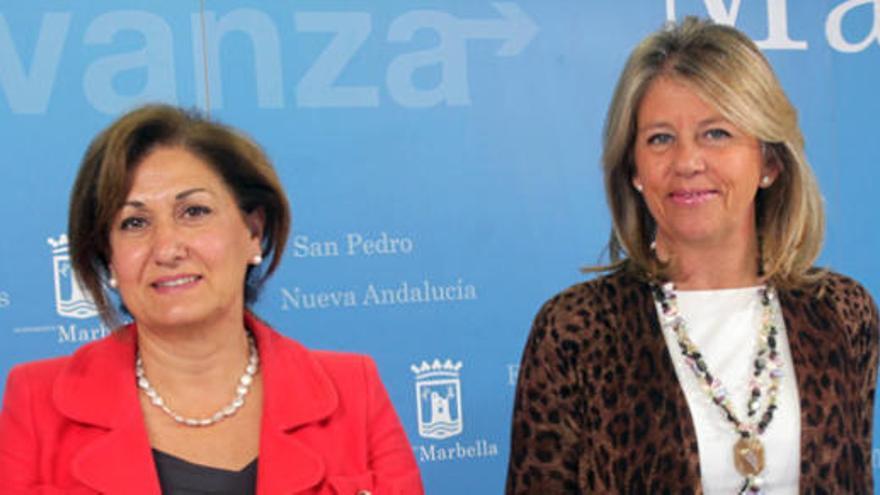 La edil de Educación, Carmen Díaz, y la alcaldesa de Marbella, Ángeles Muñoz.