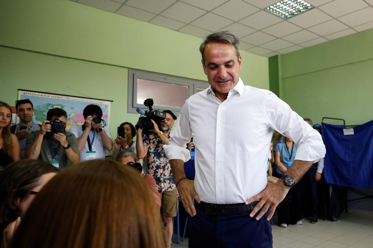 Kyriakos Mitsotakis vota en las elecciones de Grecia