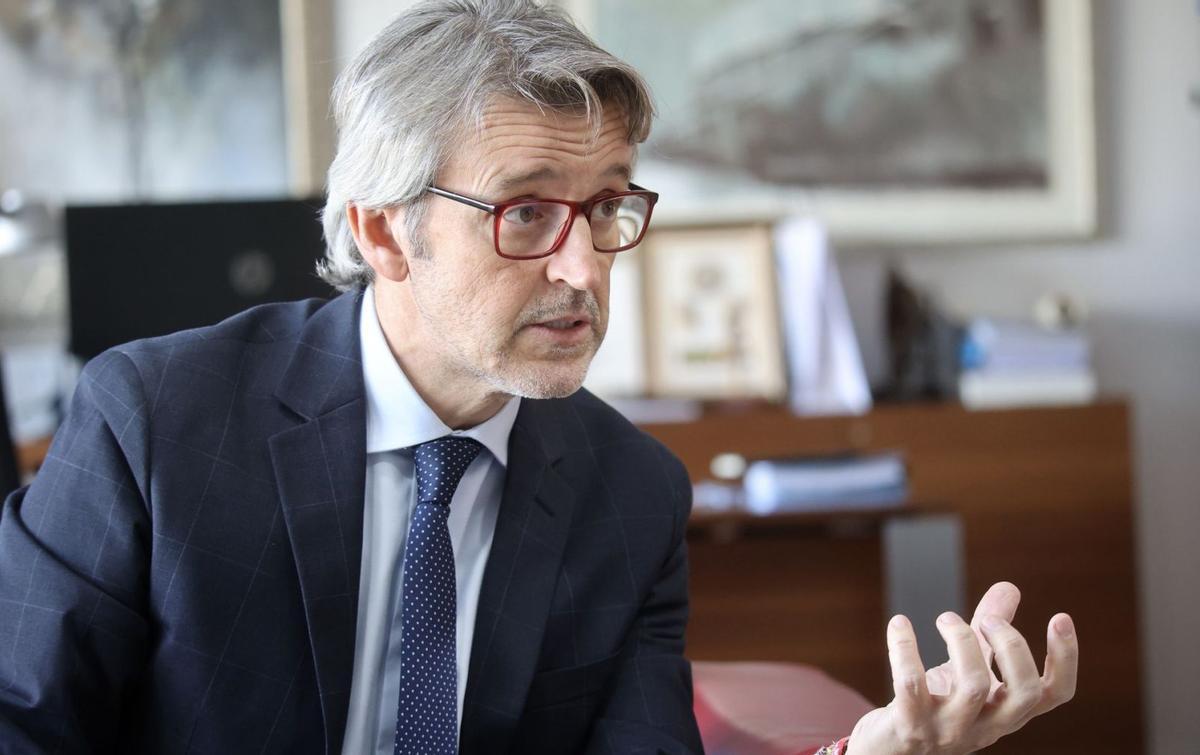 El consejero de Hacienda, Luis Alberto Marín, el pasado viernes en su despacho de la Consejería. | JUAN CARLOS CAVAL