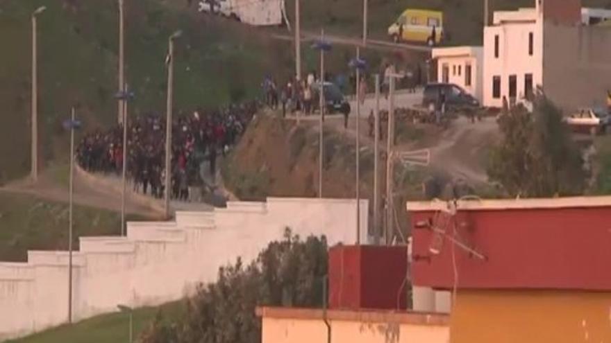 Más de 1.000 inmigrantes intentan sin éxito entrar en Ceuta