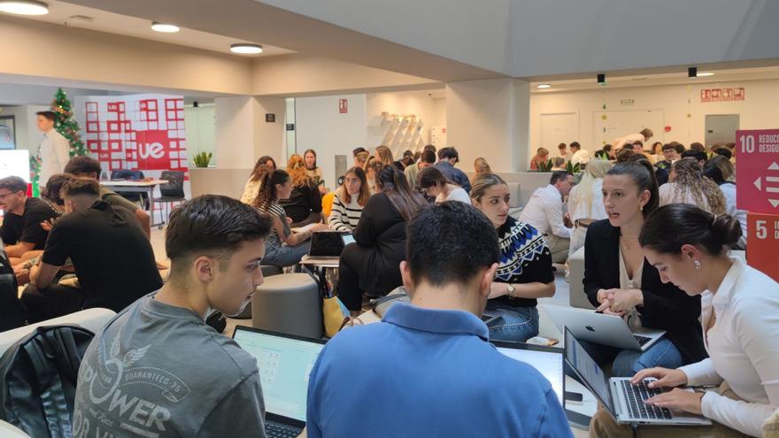 Estudiantes durante un workshop en el campus de Santa Cruz de Tenerife. ed/lot