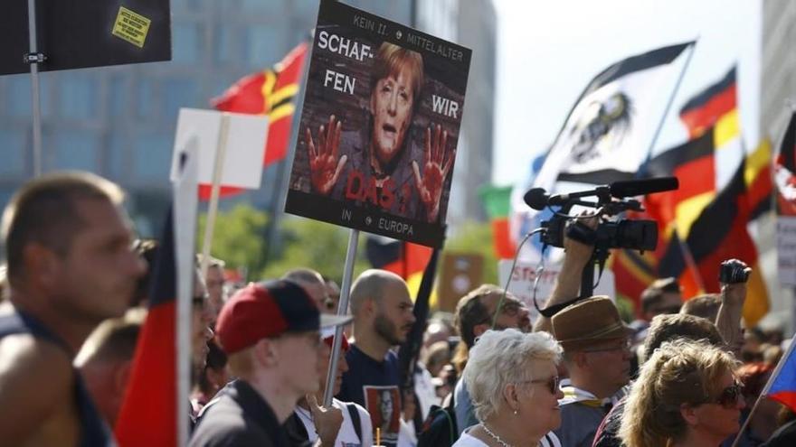 La ultraderecha alemana vuelve a salir a la calle contra la política migratoria de Merkel