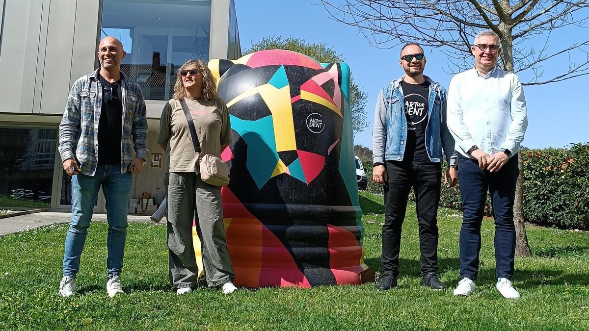 Presentan el primer iglú para refugio de las colonias felinas de Ames y que visibiliza la enfermedad de Dent