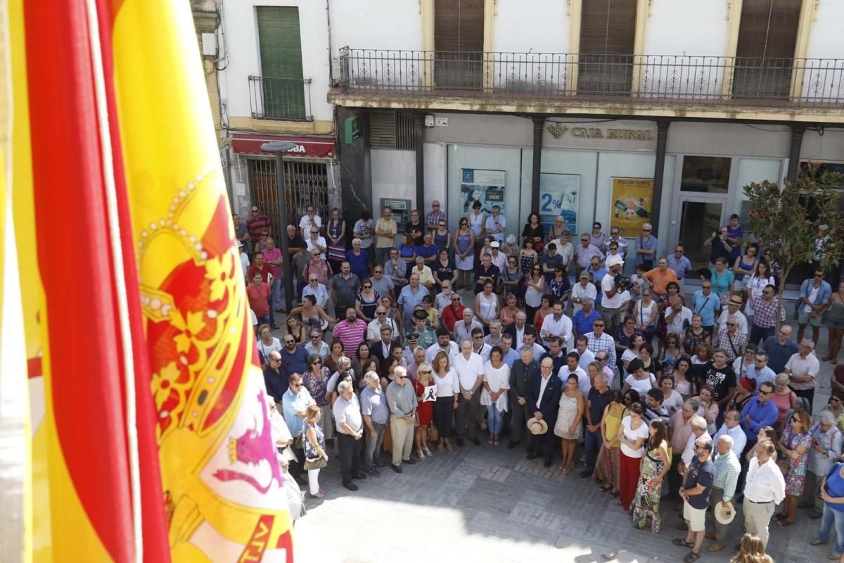 FOTOS: Minutos de silencio. Córdoba con Barcelona.