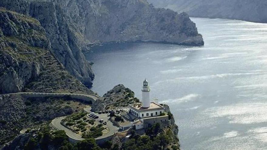 El faro de Formentor es una de las zonas más visitadas de la isla por la espectacularidad del paisaje.