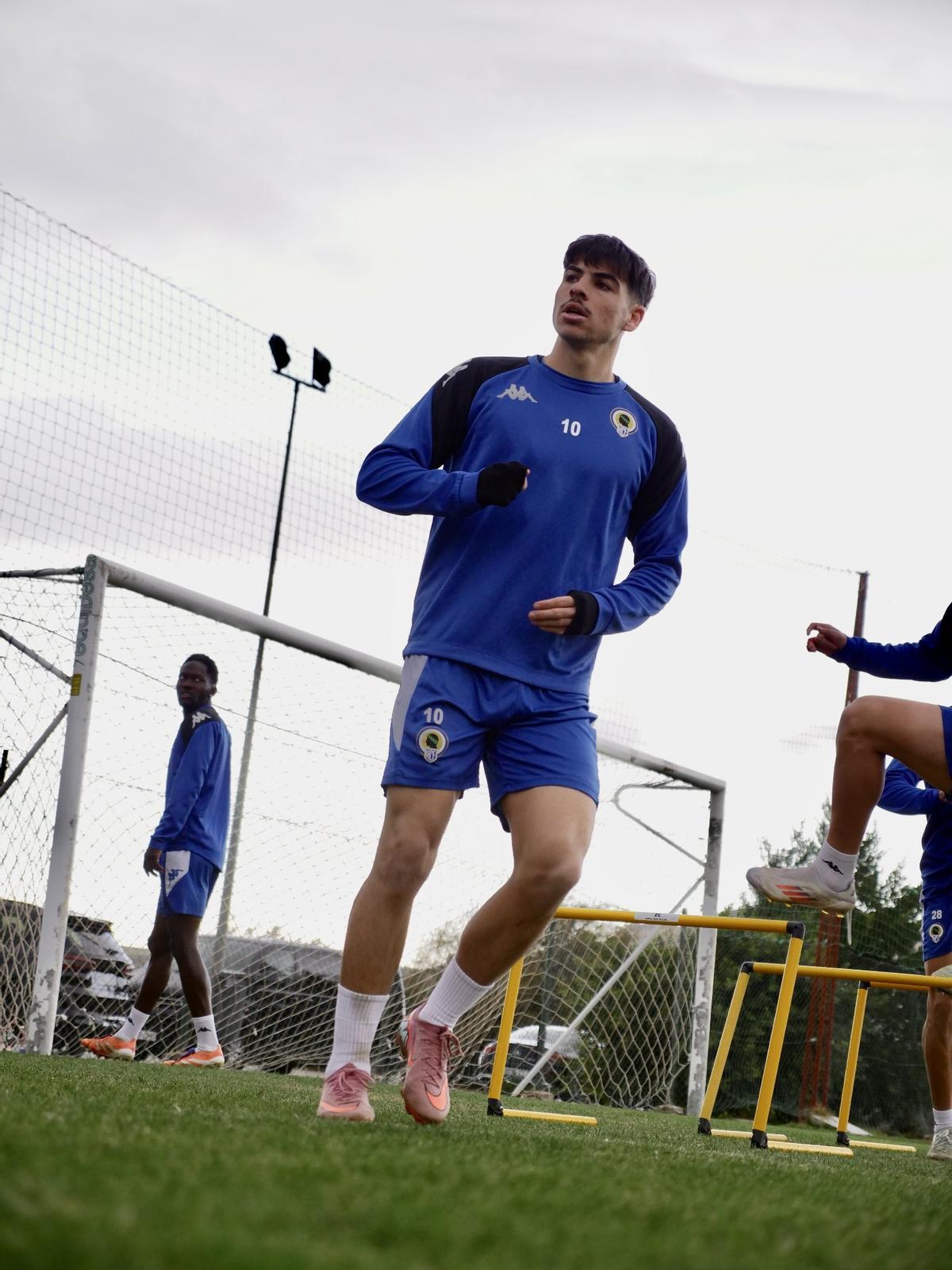 Nico Espinosa, durante un entrenamiento reciente en las instalaciones de Fontcalent.