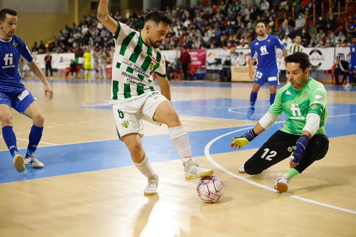 Las imágenes del derbi entre el Córdoba Futsal y el Betis en Vista Alegre