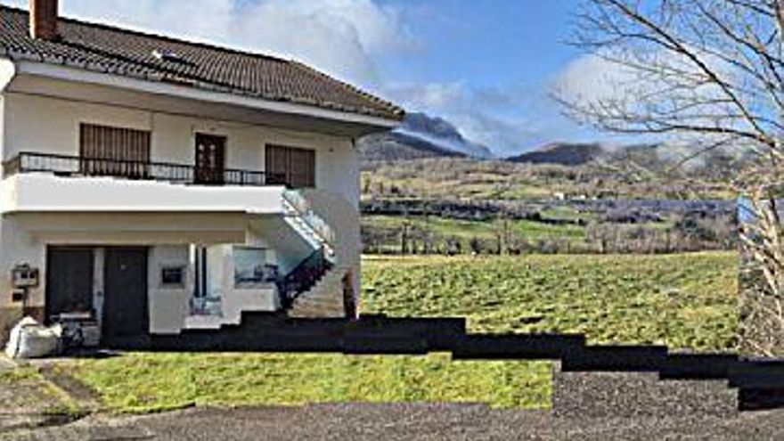 225.000 € Venta de casa en Las Arenas de Cabrales (Cabrales) 200 m2, 4 habitaciones, 1 baño, 1.125 €/m2...