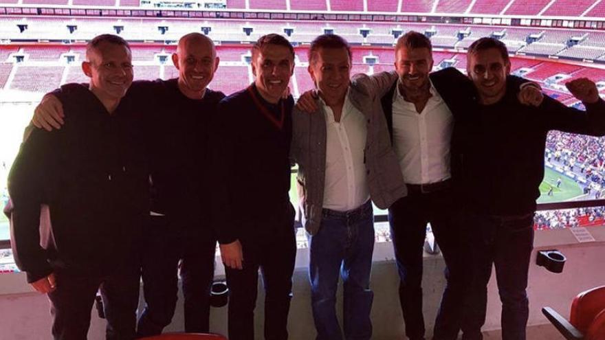 Giggs, Butt, Phil Neville, Peter Lim, David Beckham y Gary Neville, hoy en Wembley