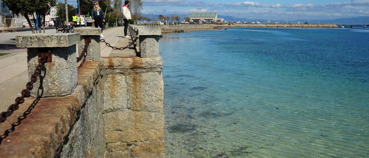 El paseo de Beiramar y el óxido de sus cadenas y piedras.