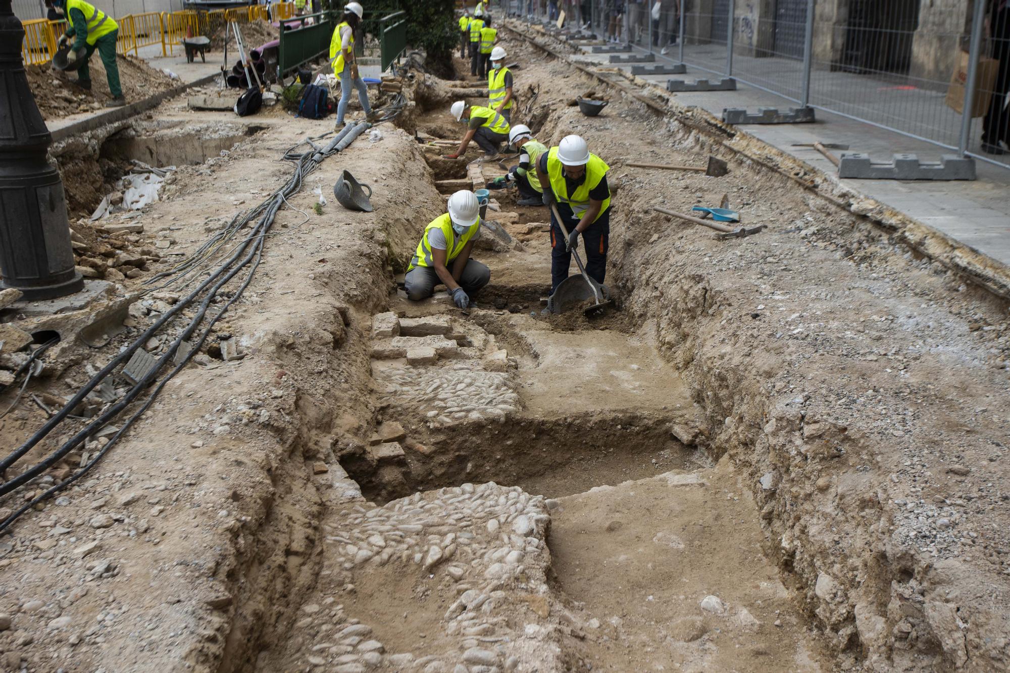 Las obras de la Reina sacan a la luz una posible cuarta muralla de València