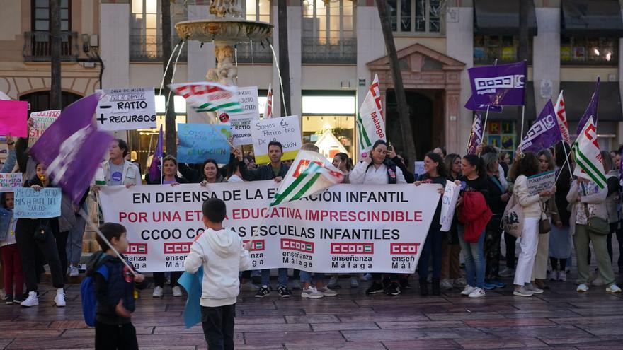 Protesta en defensa de la educación infantil, en la plaza de la Constitución