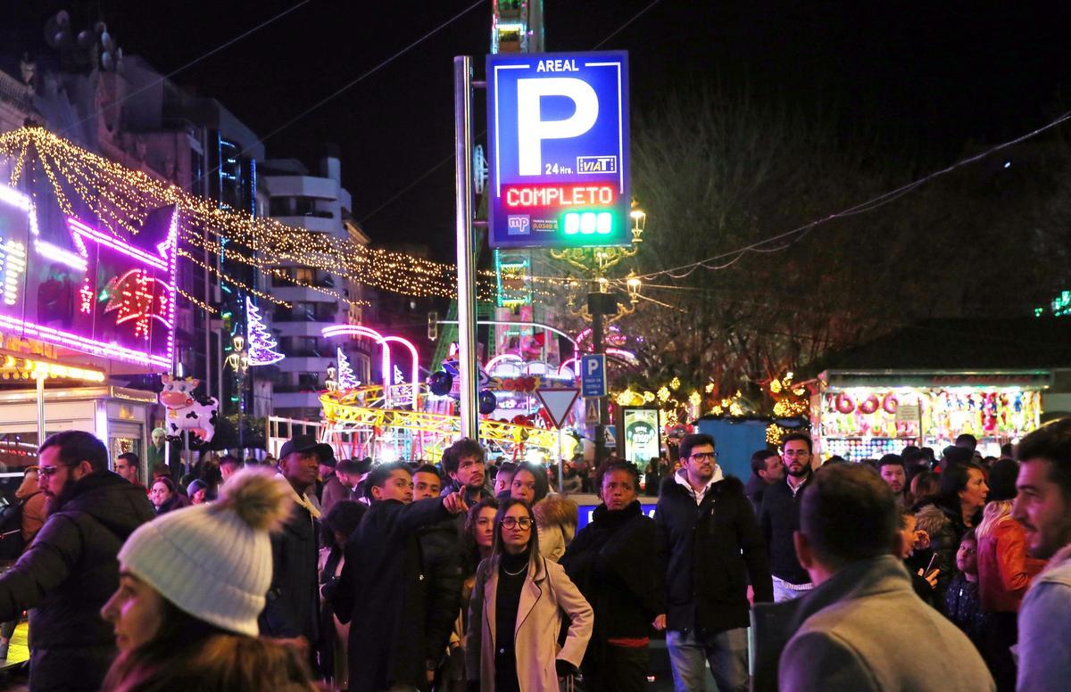 Un parking del centro de Vigo completo durante la Navidad.