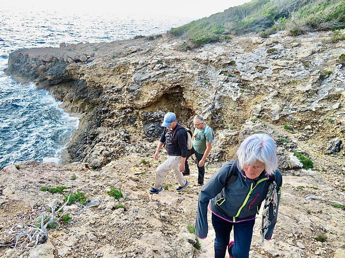 El grupo, en otra de las rutas por la isla.