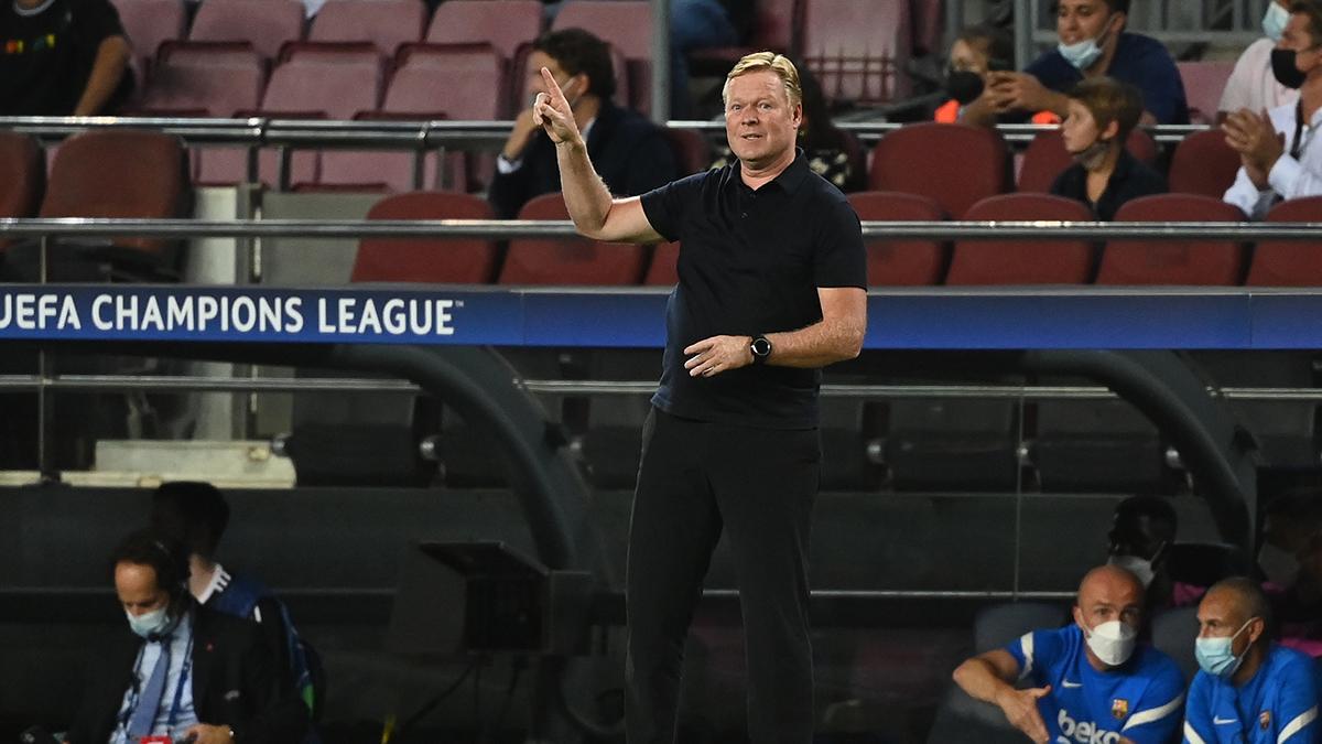 Koeman durante un encuentro