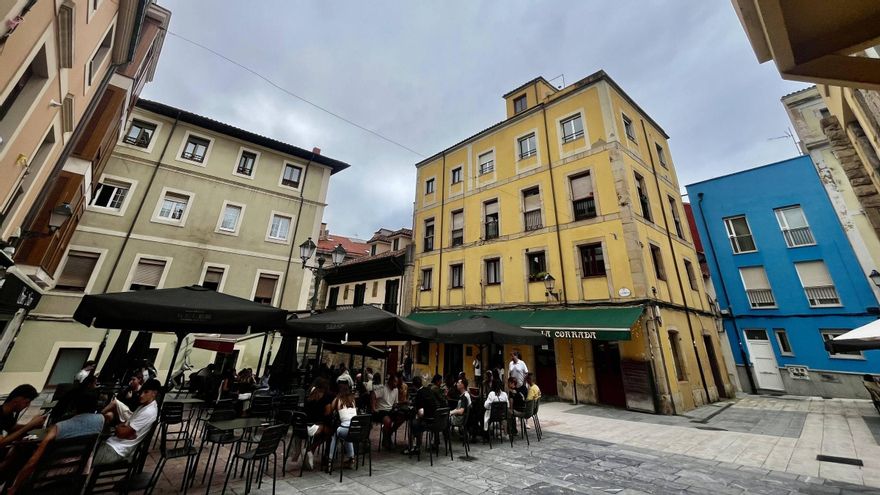 Gijón le planta cara al ruido nocturno: pone nuevos horarios en fiestas populares y bares, y multará a los vecinos que dejen al perro ladrando en casa o pongan la lavadora de madrugada