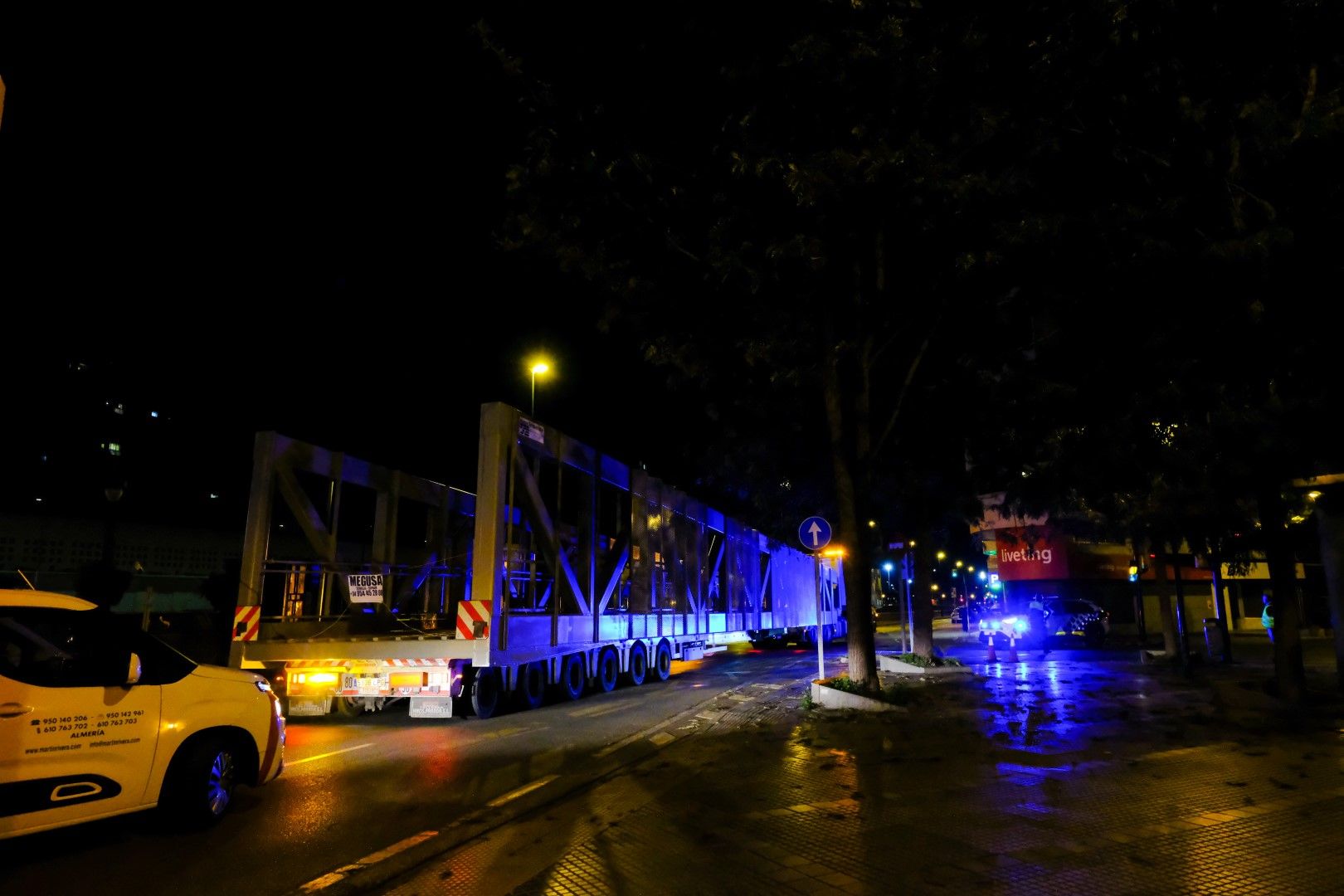 Así ha llegado el nuevo puente del CAC a Málaga