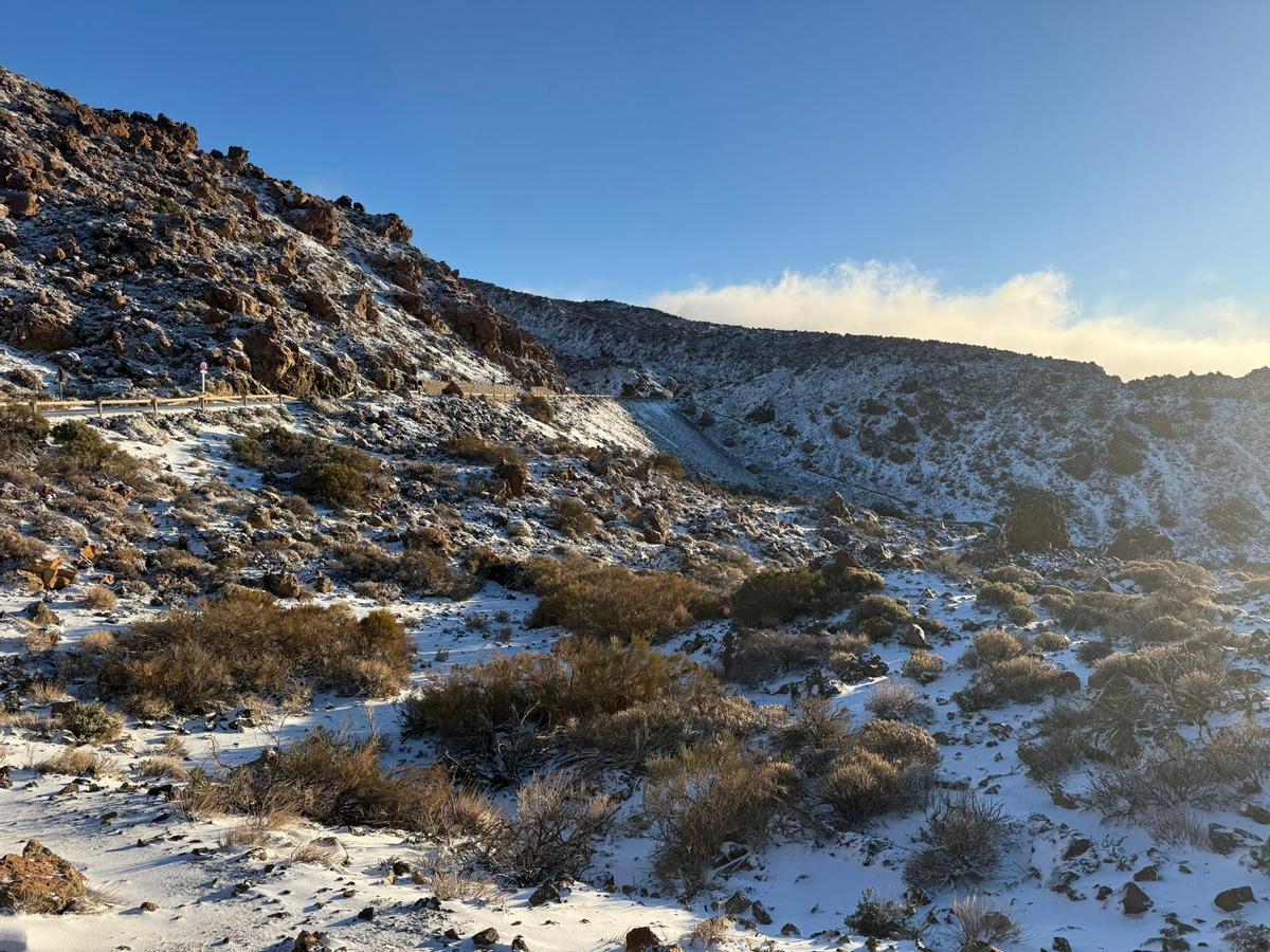 Así amaneció el Teide tras el paso de la borrasca Regina por Tenerife