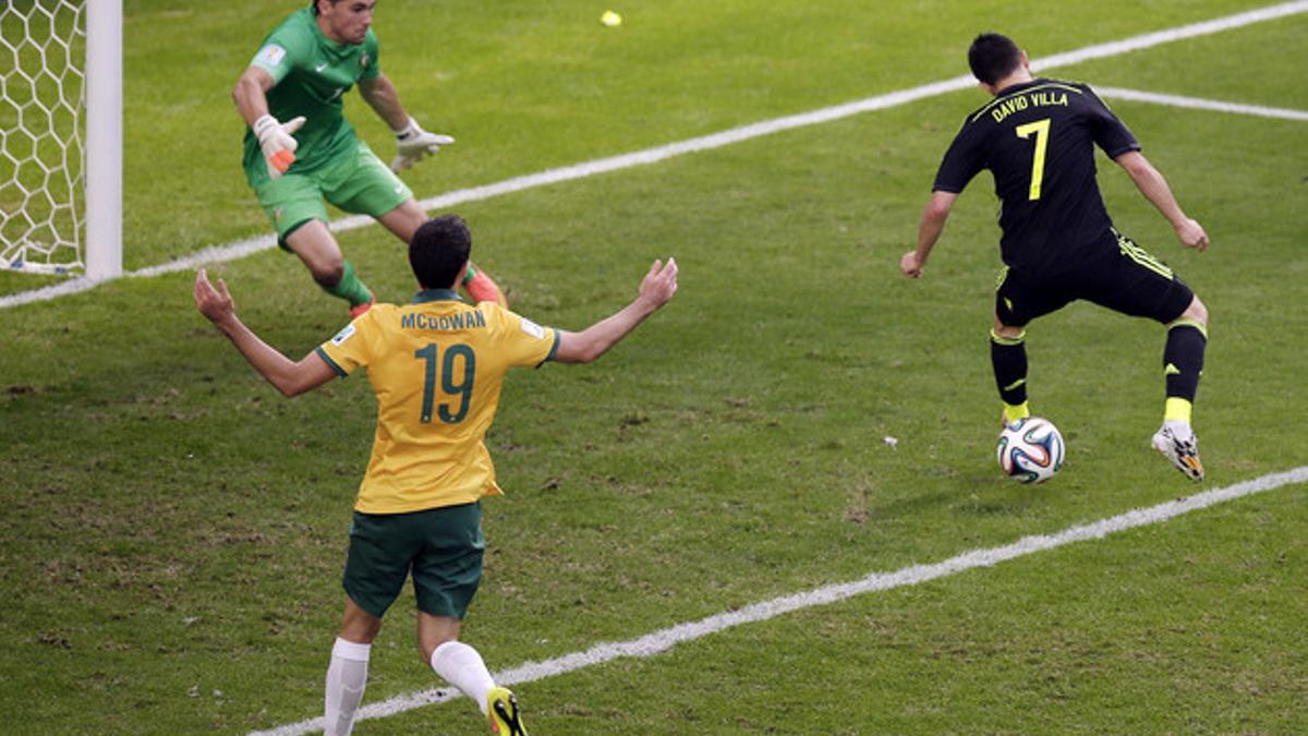 Villa marca de tacón el primer gol ante Australia.
