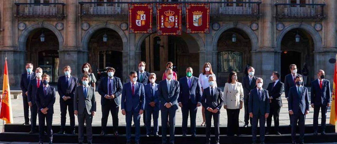 Foto de familia de la Conferencia de Presidentes celebrada en Salamanca.