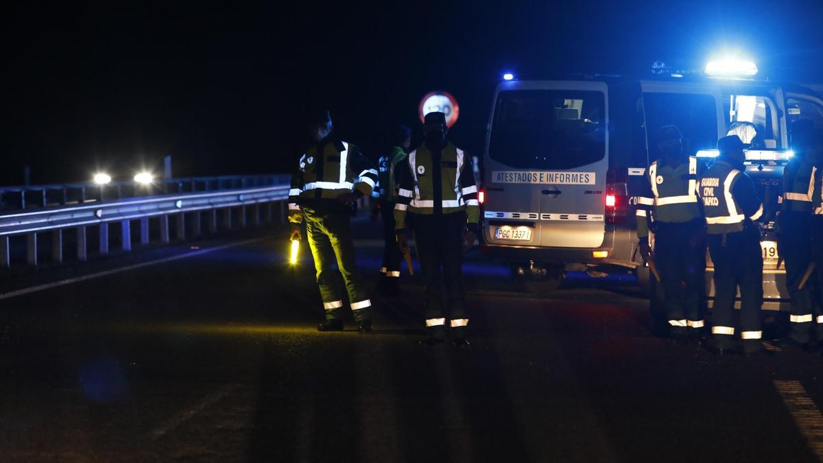 Muere un guardia civil arrollado por una furgoneta en la Autovía Minera